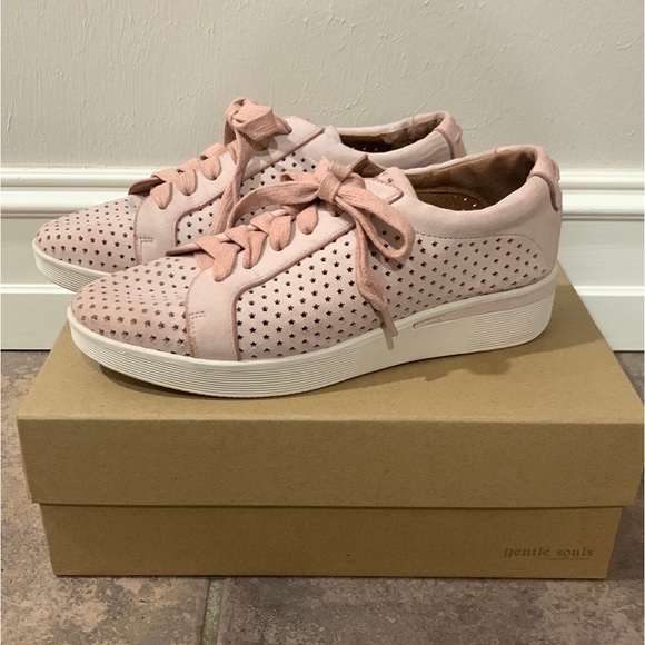 Gentle Soul Peony Sneaker - Picture 1 of 13